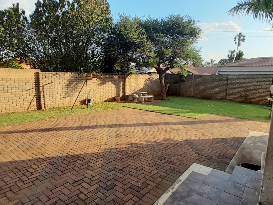 5 Bedroom Property for Sale in Flora Park Northern Cape